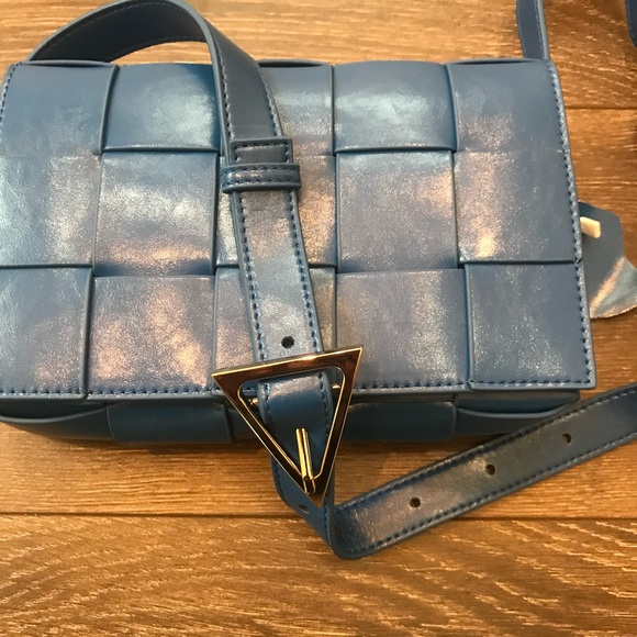 Blue Genuine Leather Brooklyn Basket Handbag with a removable cardholder. - Picture 3 of 6